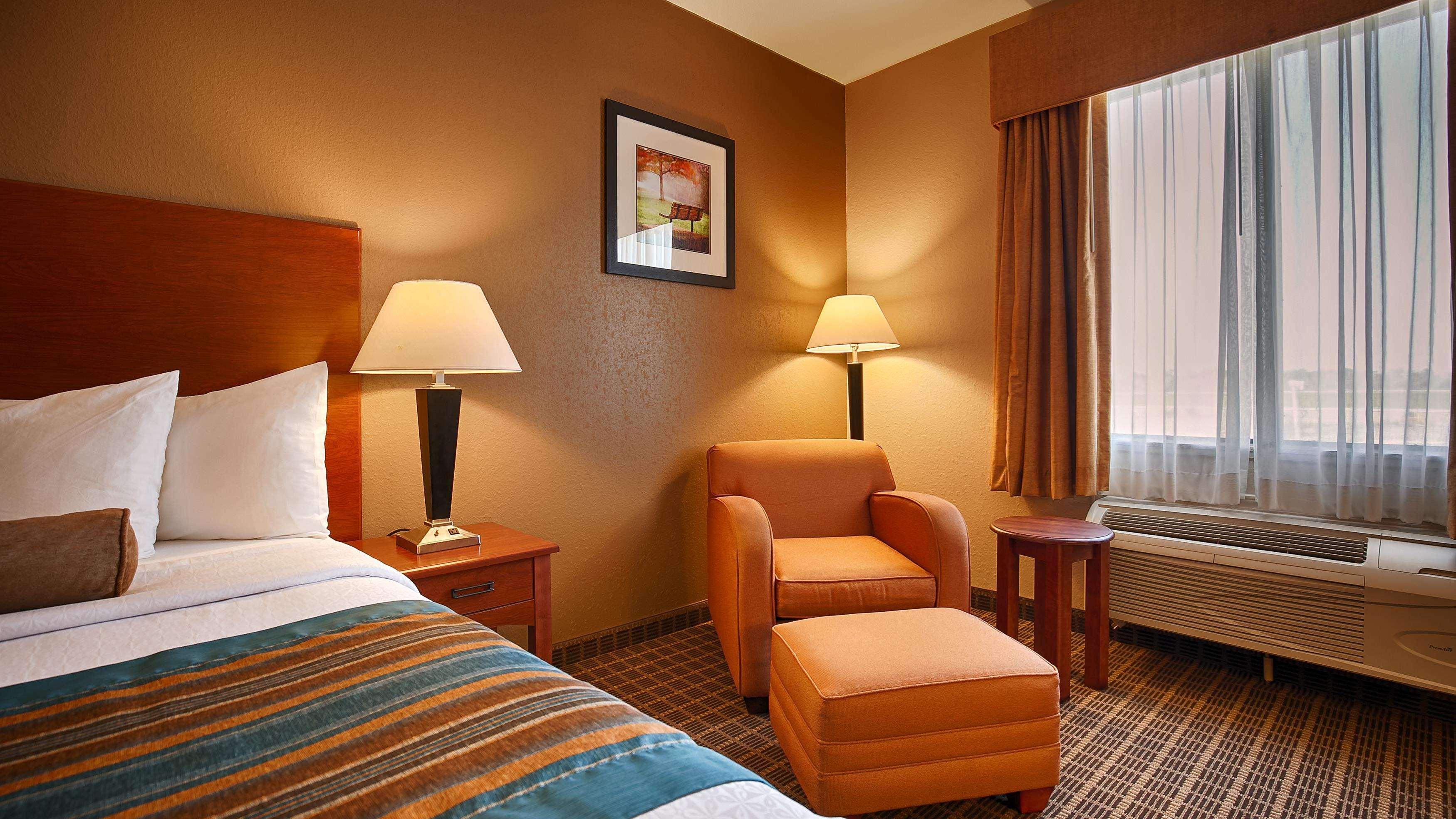 Best Western Orange Inn & Suites Eksteriør billede